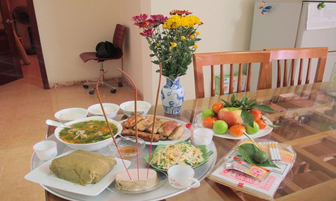 Sự chuẩn bị chu đáo mâm lễ thể hiện lòng thành tâm của gia chủ đối với các vị thần linh.