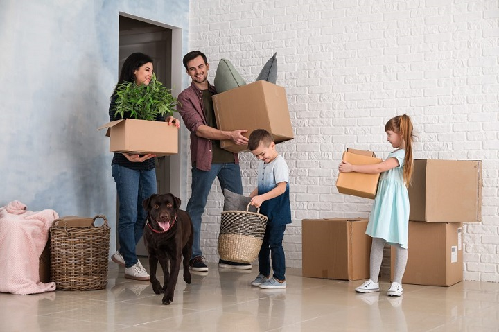 Những vật dụng đầu tiên bước qua cửa chính mang theo năng lượng tích cực cho ngôi nhà.