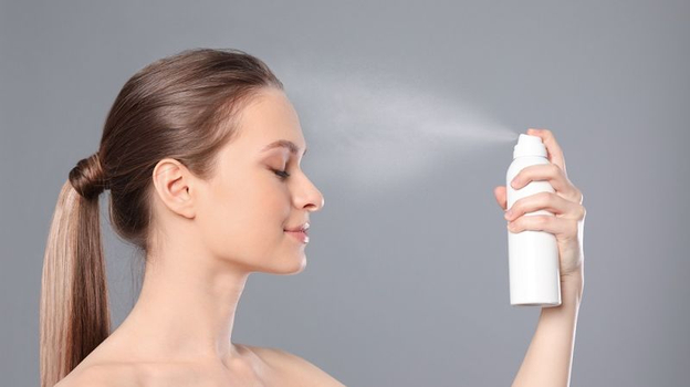 Sử dụng mỹ phẩm chống nước giúp lớp trang điểm bền đẹp cả ngày