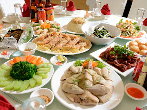 Bữa cơm thân mật là cầu nối tình cảm giữa hai bên thông gia