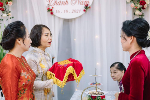 Chuẩn bị túi đẹp để lại quả thể hiện sự tinh tế của nhà gái