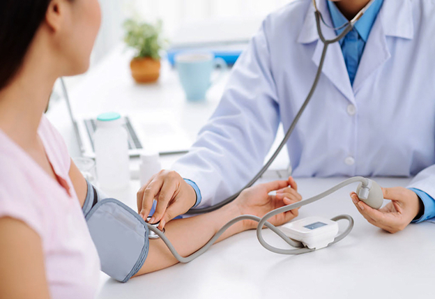 Khám sức khỏe tổng quát là bước sàng lọc đầu tiên để đảm bảo thai kỳ an toàn