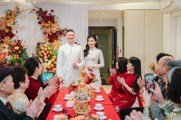 Không gian tiếp đón chu đáo giúp câu chuyện thêm phần cởi mở