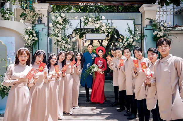 Không gian tiếp đón được trang hoàng lộng lẫy chờ đón đoàn nhà trai