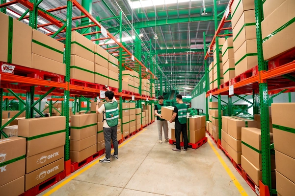 Dữ liệu tồn kho được đồng bộ theo thời gian thực giúp shop kiểm soát chính xác số lượng hàng hóa và hạn chế bán vượt tồn kho.