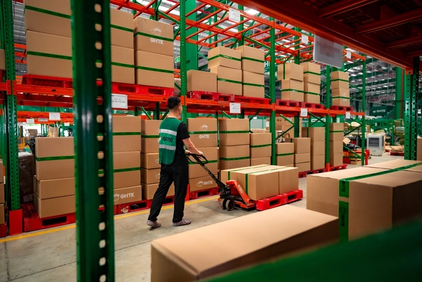 Quy trình lưu trữ được chuẩn hóa giúp shop kiểm soát chính xác tồn kho dù đang vận hành trên nhiều kênh bán.