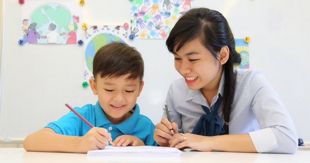 Học tiếng Anh giao tiếp bắt đầu từ âm và vốn từ quen thuộc