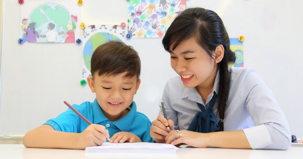 Lộ trình 4 bước giúp con bắt đầu học tiếng Anh giao tiếp vững vàng